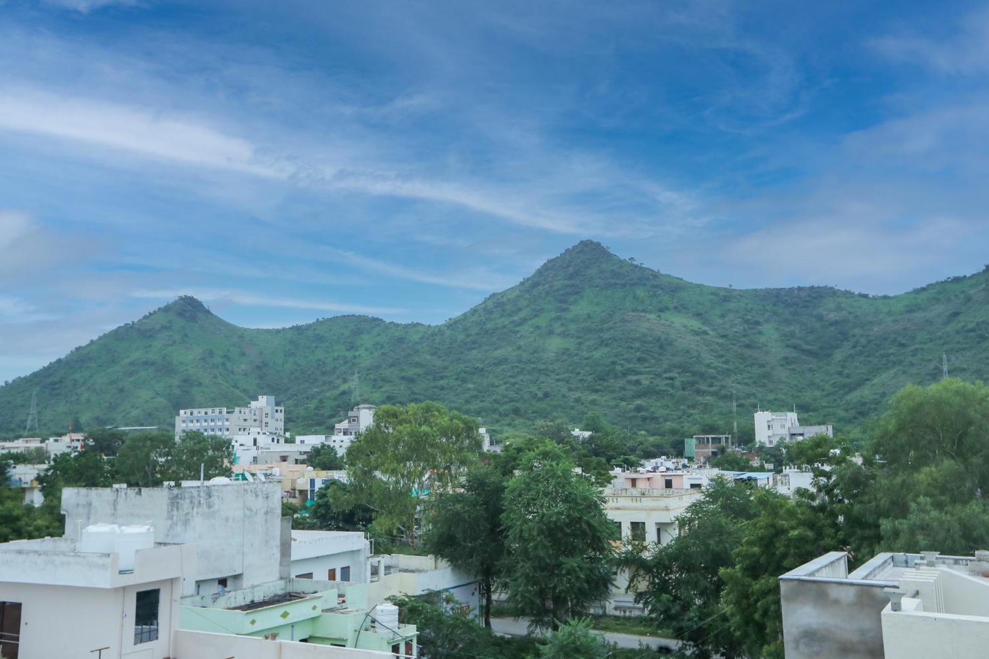 Chitrakoot Residency Aparthotel Udaipur Bagian luar foto