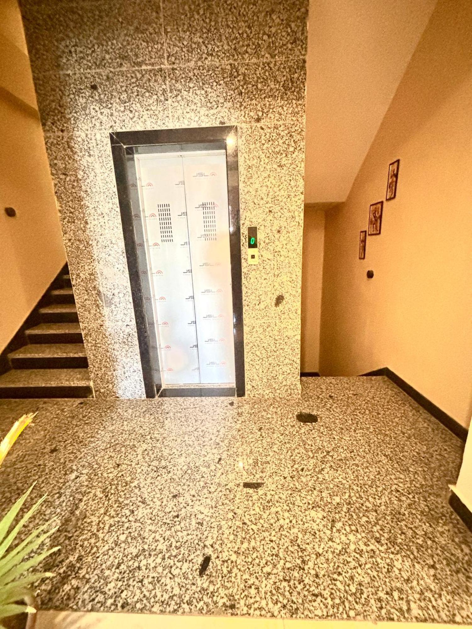 Chitrakoot Residency Aparthotel Udaipur Bagian luar foto
